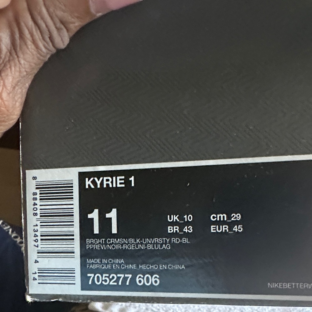 Kyrie 1 athletic shoes in excellent condition. - Picture 5 of 5